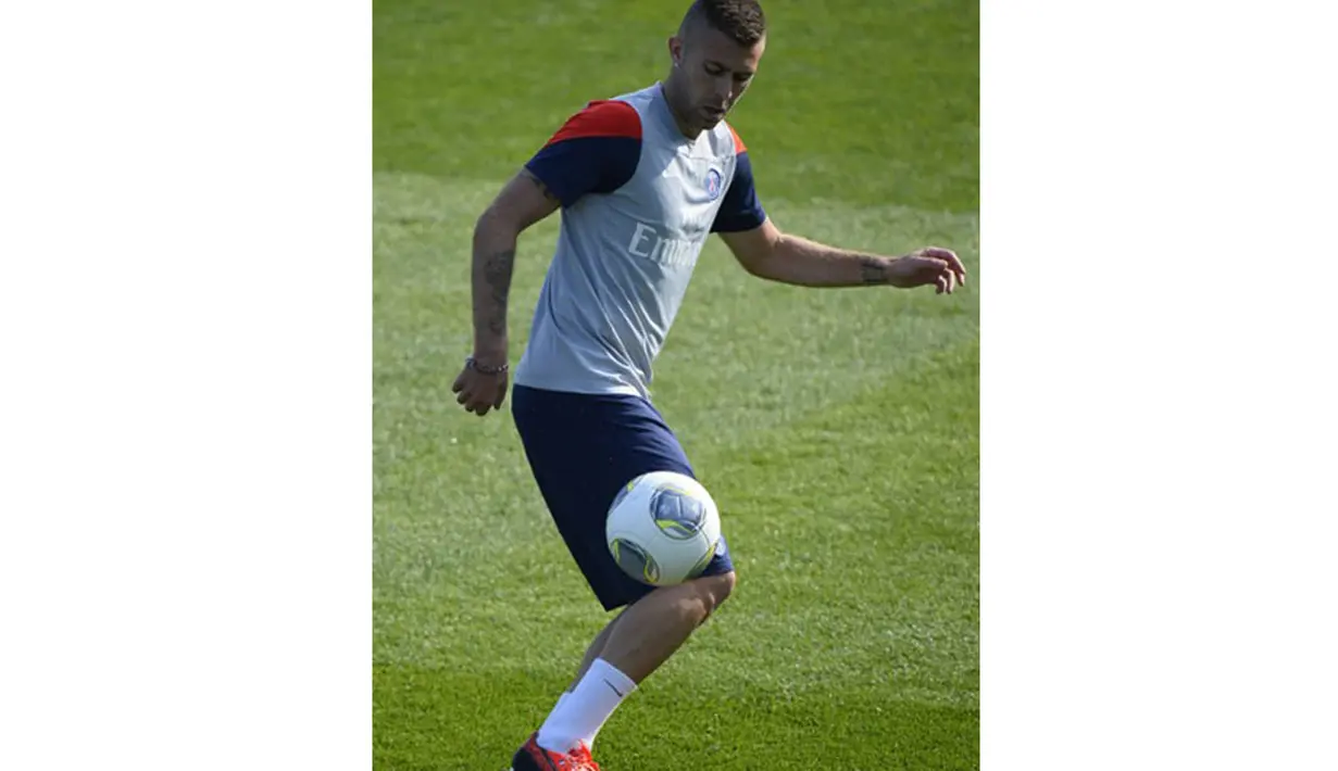 Jeremy Menez yang musim lalu membela PSG dikabarkan sudah menjalani serangkaian tes medis yang dilakukan kubu AC Milan, (12/6/2014). (AFP PHOTO/Lionel Bonaventure) 
