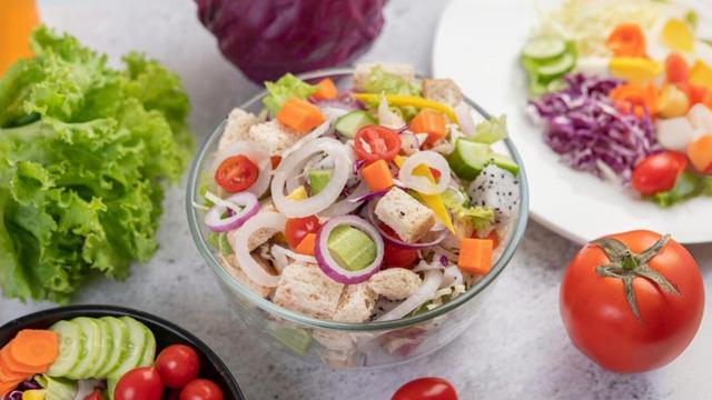 Makan Siang Bergizi untuk Diet, Tips Makan Nikmat dan Sehat yang Mengenyangkan (Freepik)