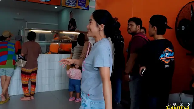 Desain Warung Makan Nasi Kulit Ayam Ivan Gunawan