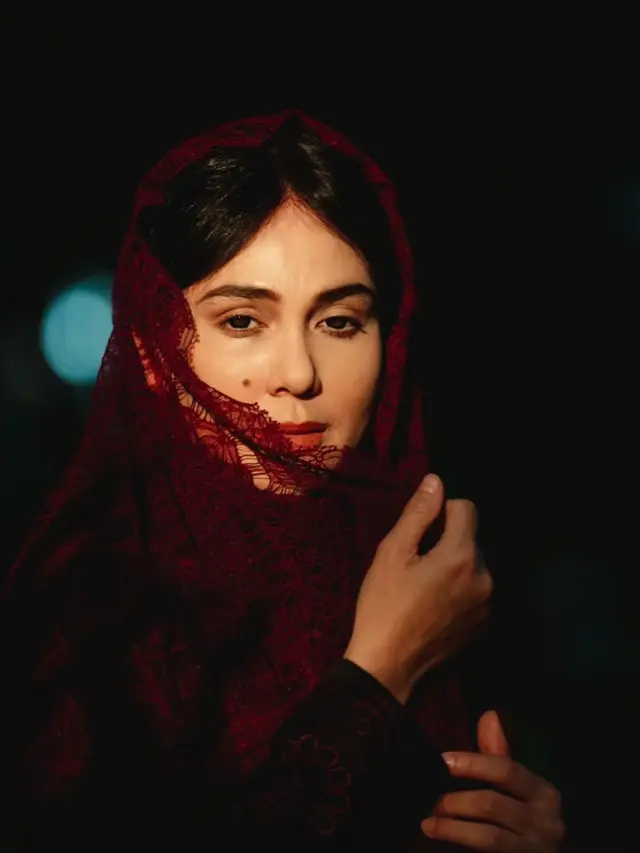 Luna Maya sebagai Suzzanna dalam film Suzzanna: Santet Dosa Di Atas Dosa. (Foto: Dok. Instagram @lunamaya)