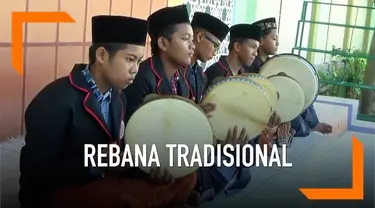 Desa Bungah, Kecamatan Bungah, Kabupaten Gresik, dikenal sebagai sentra perajin rebana. Beragam bentuk rebana, mulai dari teplak, marawis, kemplong, bongo, ketipung, kencer, dan tamborin dihasilkan dari tangan-tangan terampil perajin rebana di desa i...