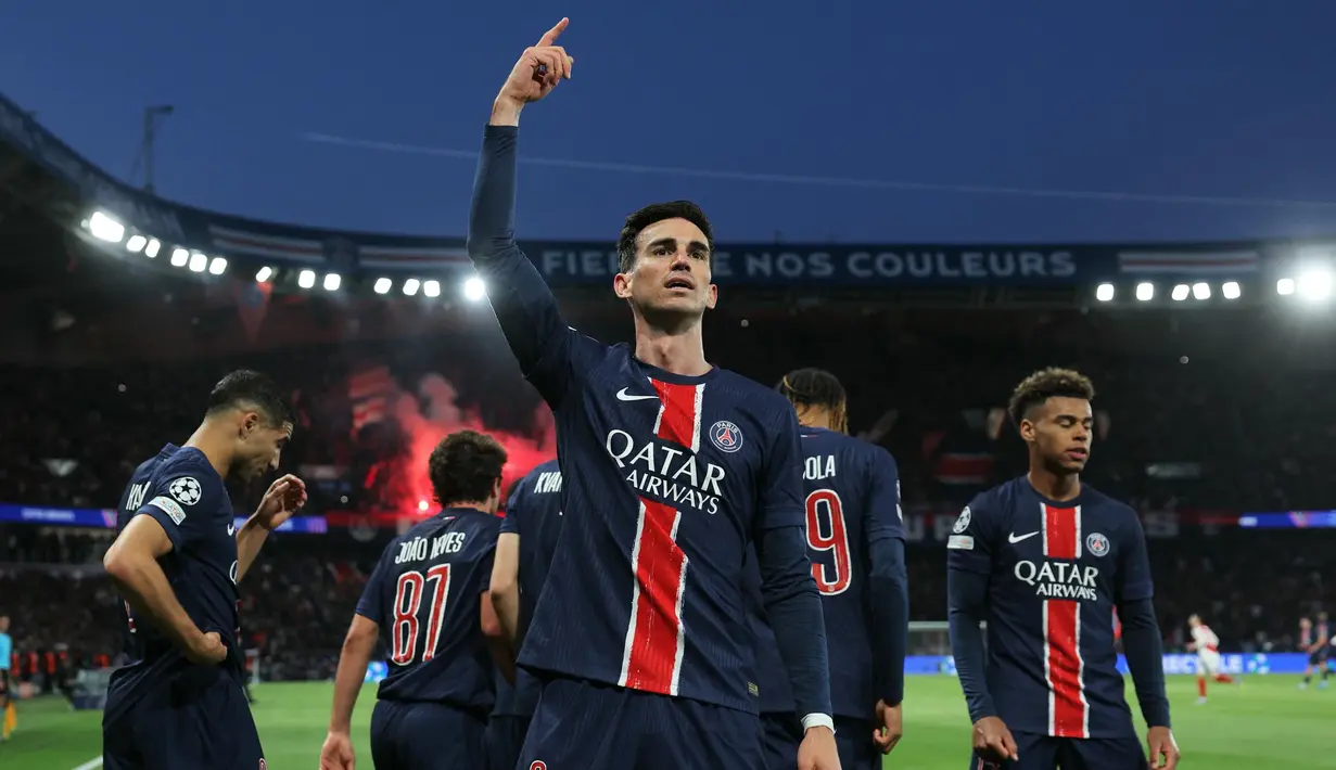 Les Parisiens membuka keunggulan di menit ke-27 setelah tendangan keras Fabian Ruiz merobek jala gawang Arsenal yang dikawal David Raya. (Thomas SAMSON/AFP)
