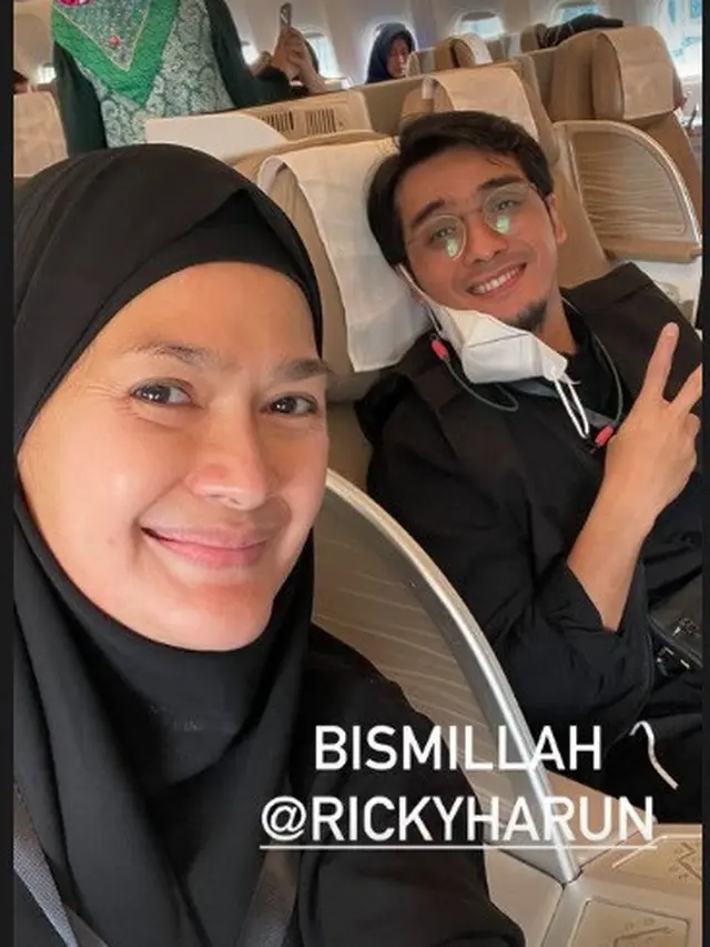 Donna Harun pertama kali pergi umrah (Foto: Instagram @donnaharunofficial)