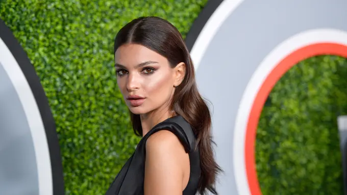 [Bintang] Emily Ratajkowski