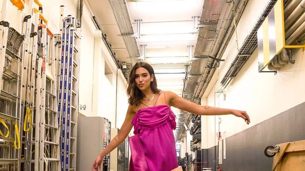 [Bintang] Dua Lipa