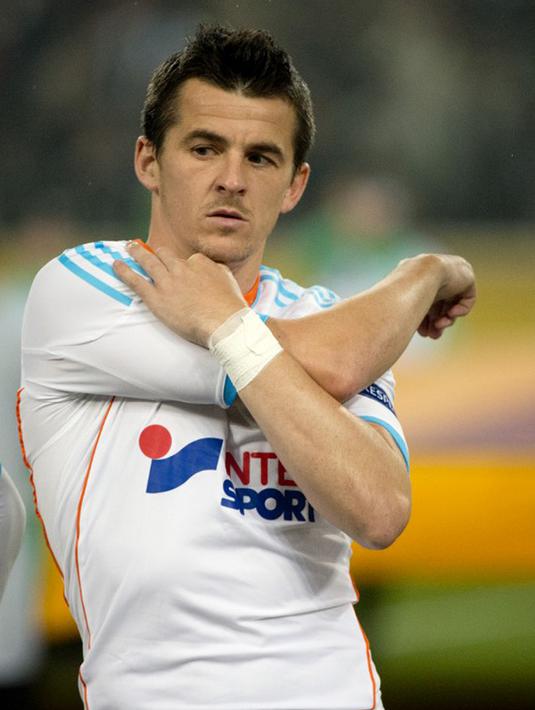 Joey Barton, siapa yang tak kenal dengan pemain bengal satu ini, bahkan pada waktu ia dinobatkan sebagai pemain paling kasar di liga Inggris. Tingkah lakunya yang seperti preman jalanan membuat dirinya pernah masuk penjara. (AFP PHOTO/ODD ANDERSEN)