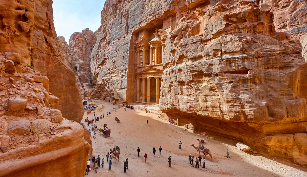 Wisata gurun pasir Yordania diprediksi akan menjadi wisata top 2018. (Liputan6.com/Pool/Scott Dunn)