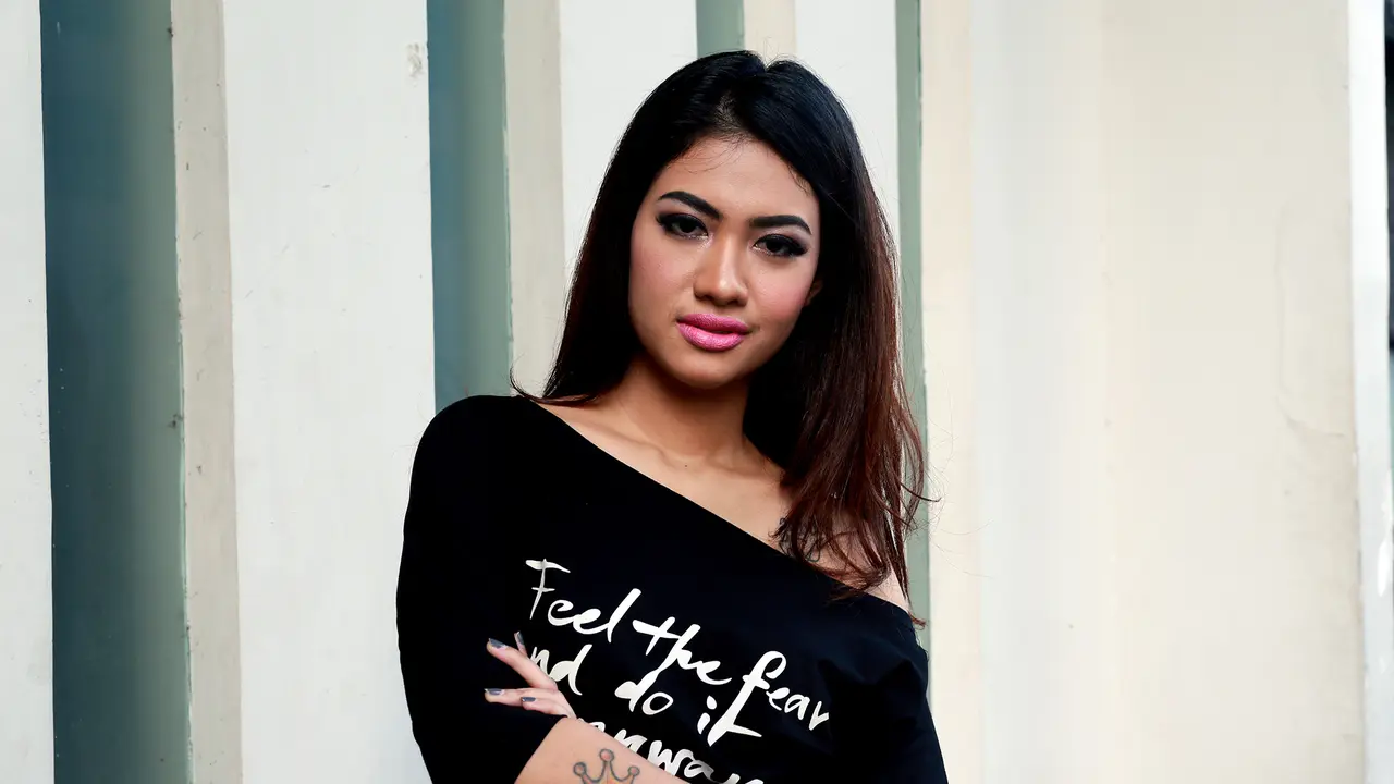 [Bintang] Della Perez