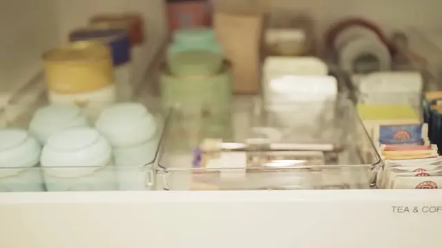 Luna Maya tata ulang dapurnya (YouTube/Luna Maya)