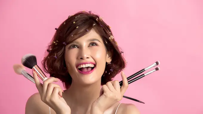 7 Tips Makeup Anti Longsor (photo by freepik.com)