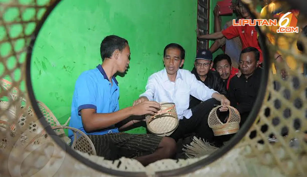 Jokowi yang pernah berkecimpung dalam bisnis meubel sedikit membagi tips untuk para perajin (Liputan6.com/Herman Zakharia)