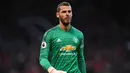 2. David de Gea - De gea termasuk kiper dengan rating tertinggi saat ini. Namun buruknya performa MU membuatnya bersiap untuk turun rating. Diprediksi nanti dua hingga tiga poin akan turun dalam performanya De Gea. (AFP/Paul Ellis)