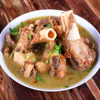 ilustrasi sop tulang daging/MAIZATULEZMA BINTI EZAHAR/Shutterstock