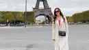 Belum lama ini, Syahra Larez diketahui tengah menikmati liburan di luar negeri. Paris merupakan salah satu kota yang dikunjungi Syahra Larez selama masa liburannya di Eropa. OOTD modis dan stylish ala Syahra Larez saat liburan curi perhatian, apalagi ketika kacamata hitam yang membuat penampilannya jadi makin kece. (Liputan6.com/IG/syahralarez_new)