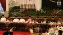 Suasana saat Presiden Joko Widodo atau Jokowi buka puasa bersama di Istana Negara, Jakarta, Jumat (18/5). Tamu undangan terdiri dari pimpinan lembaga negara, menteri Kabinet Kerja, tokoh agama Islam, Kadin Indonesia dan Apindo. (Liputan6.com/Angga Yuniar)