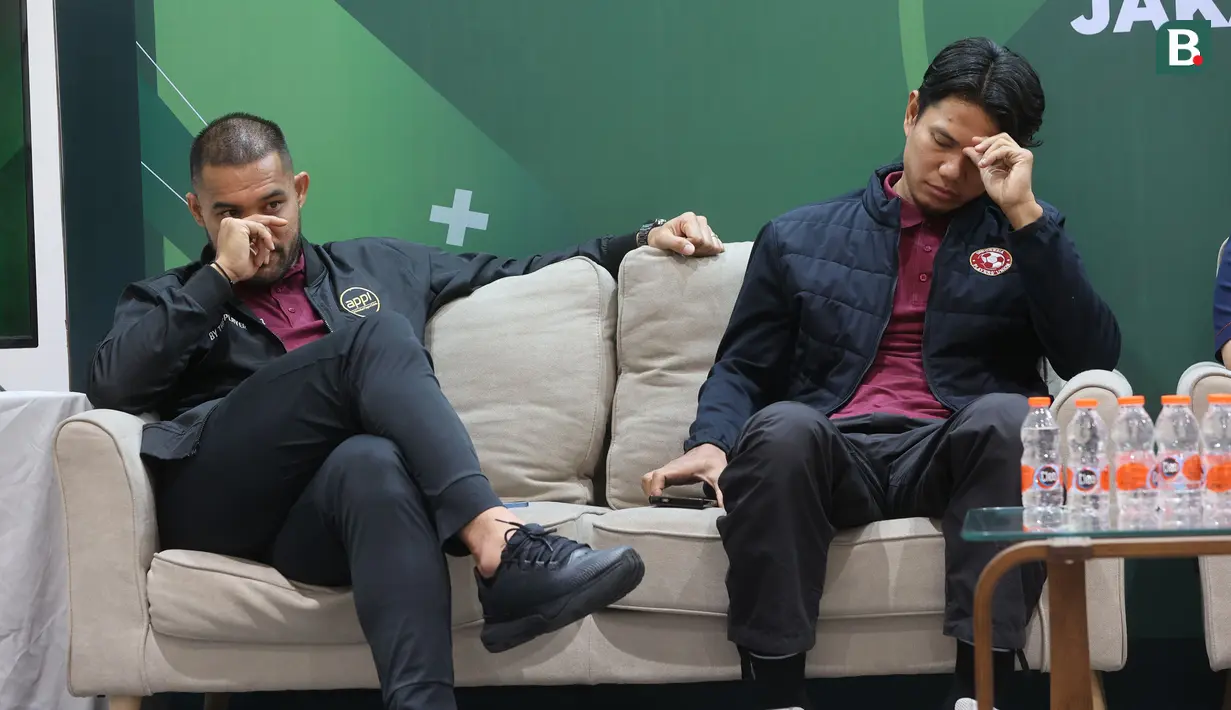 <p>Perwakilan pemain, Andritany Ardhiyasa (kiri) dan Ahmad Jufrianto dalam diskusi Asosiasi Pesepakbola Profesional Indonesia (APPI) dan PSSI Pers di GBK Arena, Jakarta Pusat, Selasa (25/6/2024). (Bola.com/M Iqbal Ichsan)</p>
