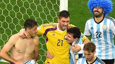 Belanda harus mengubur mimpi mereka melaju ke final Piala Dunia 2014. Langkah De Oranje terhenti di semifinal setelah kalah adu penalti 2-4 dari Argentina.