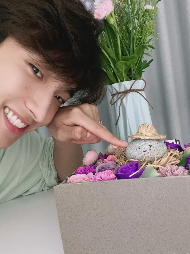 Bukan Hewan, Ini 6 Potret Peliharaan Jeonghan SEVENTEEN yang Tak Biasa