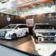 Intip kreasi seni apik di atas mobil yang curi perhatian di gelaran ArtMoments 2026 (Denza)
