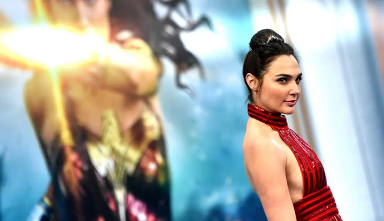 Belakangan ini nama Gal Gadot sedang menjadi sorotan publik. Salah satu penyebabnya adalah film terbarunya yang bertajuk ‘Wonder Woman’, di mana ia bermain sebagai pemeran utama di dalamnya. (AFP/Bintang.com)