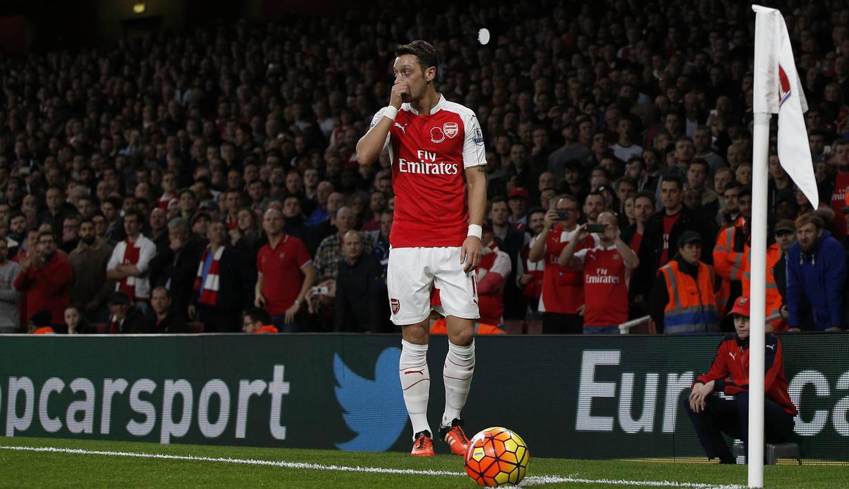 Pemain kelahiran Gelsenkirchen, Jerman itu berhasil memecahkan rekor yang sebelumnya dipegang oleh legenda Manchester United, Eric Cantona. (AFP Photo/Adrian Dennis)