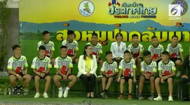 Pada konferensi pers, anak-anak dan pelatih mengucapkan terima kasih kepada tim internasional yang bekerja selama 18 hari untuk menyelamatkan mereka.