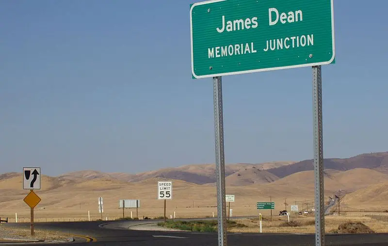 Lokasi kematian aktor Hollywood, James Dean (Wikipedia)