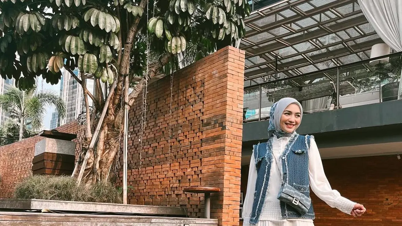 5 Cara Styling Rok ala Citra Kirana yang Bisa Dicoba (Instagram/@citraciki)