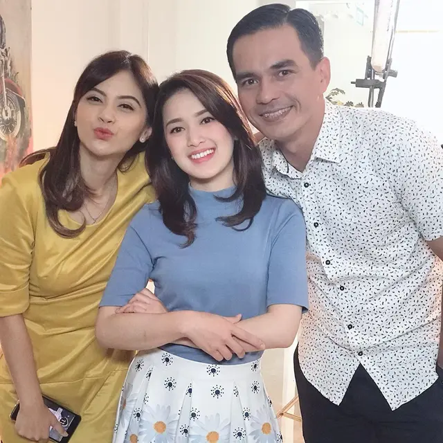 Jadi Ibu dan Anak di Sinetron, Ini 7 Potret Kompak Tiwi Eks T2 dan Rosiana Dewi