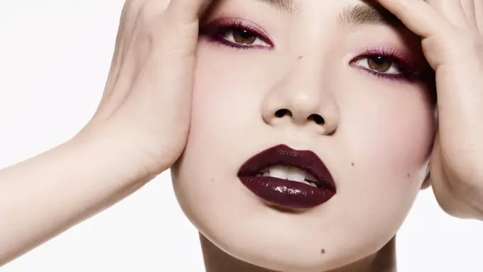 Nana Komatsu Resmi Menjadi Chanel Beauty Ambassador dan Bintang Kampanye Rouge Noir 2026