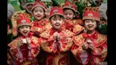 Sejumlah bocah berdandan untuk merayakan Tahun baru Imlek di Hongkong. (shanghaiist.com)