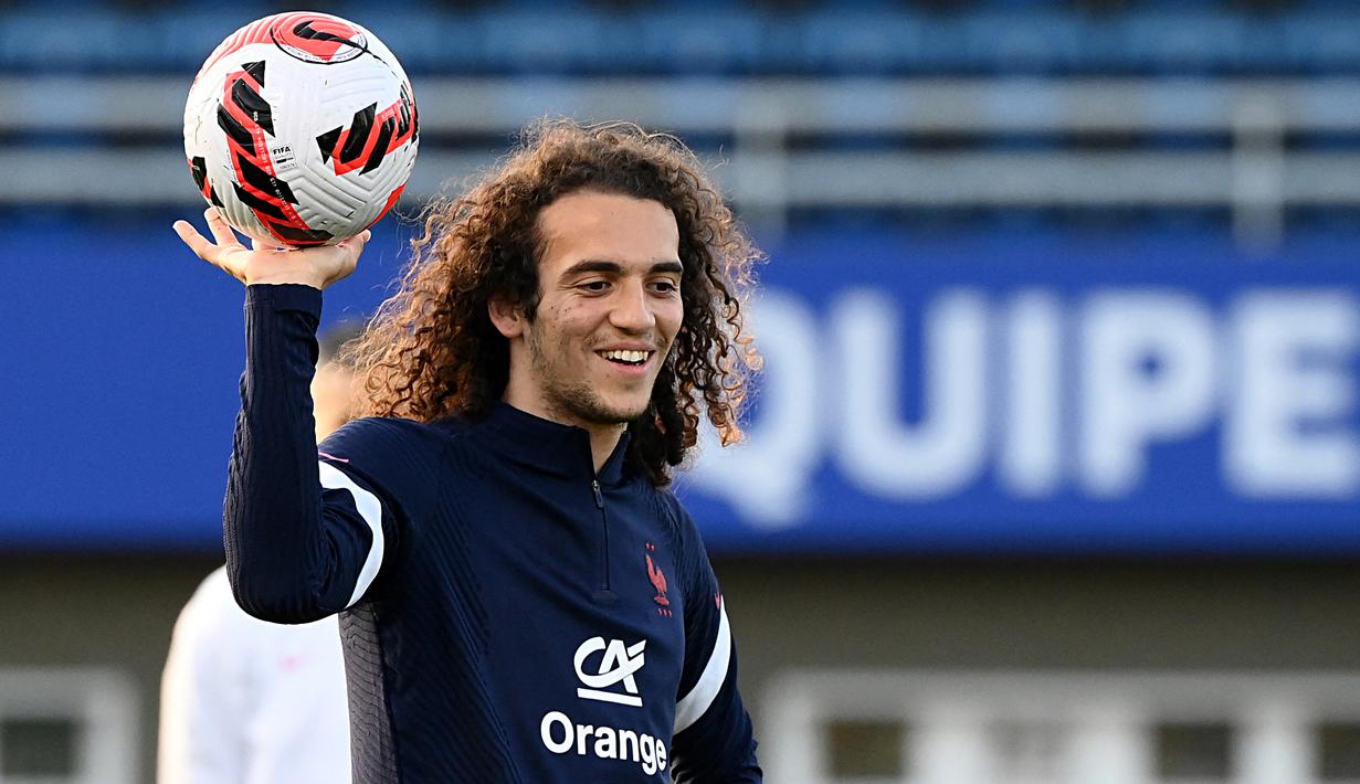 Matteo Guendouzi. Gelandang tengah berusia 23 tahun ini kini tengah menjalani musim pertamanya bersama Marseille usai didatangkan dari Arsenal pada awal musim 2022/2023. Musim ini ia telah tampil dalam 19 laga di semua ajang bersama Marseille dengan torehan 3 gol dan 2 assist. Bersama Timnas Prancis ia telah mengoleksi 6 caps dengan torehan 1 gol dan 1 assist sejak melakukan debut pada 16 November 2021. (AFP/Franck Fife)