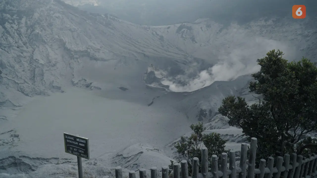 Kawah Ratu Gunung Tangkuban Parahu