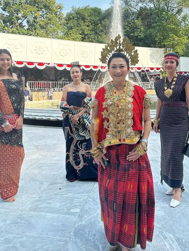 8 Ide Busana Daerah untuk Upacara Kemerdekaan dari Erina Gudono, Ayu Dewi, hingga Nirina Zubir