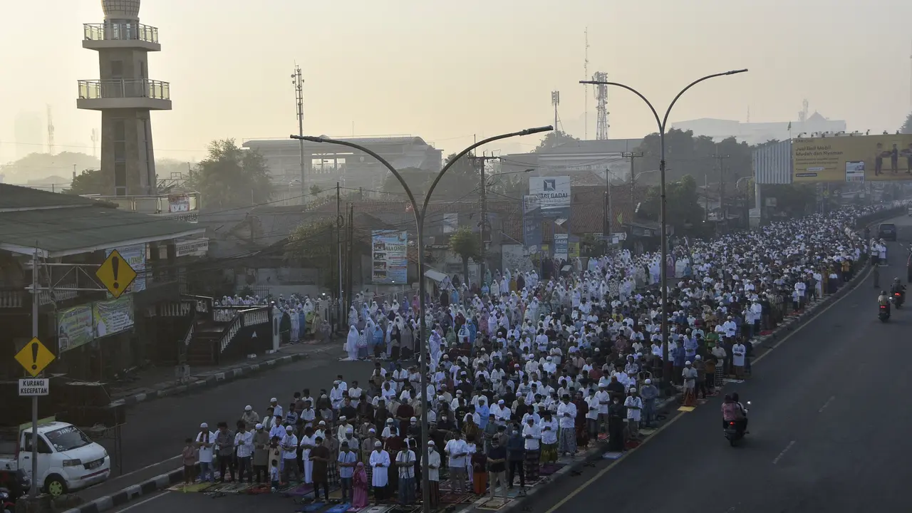 FOTO: Pelaksanaan Salat Idul Adha di Berbagai Wilayah Indonesia