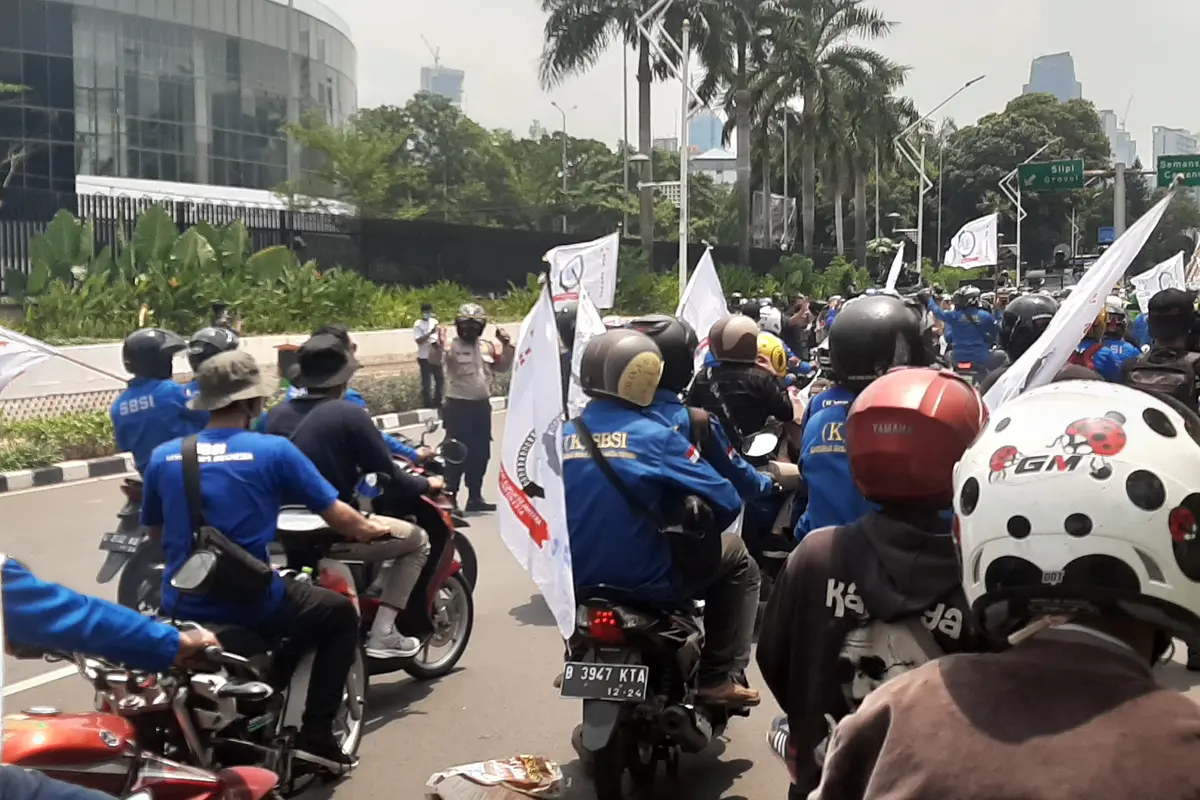 Demo Massa Buruh SBSI di Jalan Gerbang Pemuda, Tanah abang