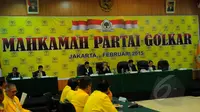 Suasana sidang perdana Mahkamah Partai Golkar di Kantor DPP, Rabu (11/2/2015). Sidang tersebut digelar untuk menengahi sengketa antara Munas kubu Agung Laksono di Jakarta dan Munas kubu Aburizal Bakrie di Bali.(Liputan6.com/Faisal R Syam)