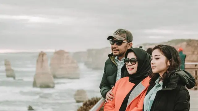 Potret Artis yang Akur dengan Ayah Tirinya, Selalu Kompak