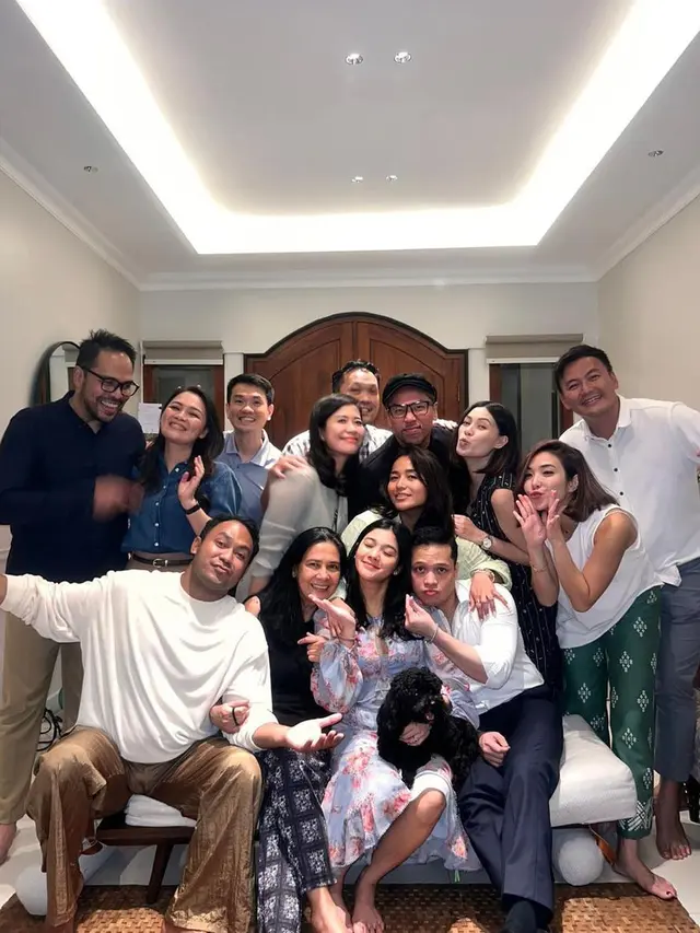 Perayaan ulang tahun Naysila Mirdad ke-35 (foto: Instagram viv_viviane)