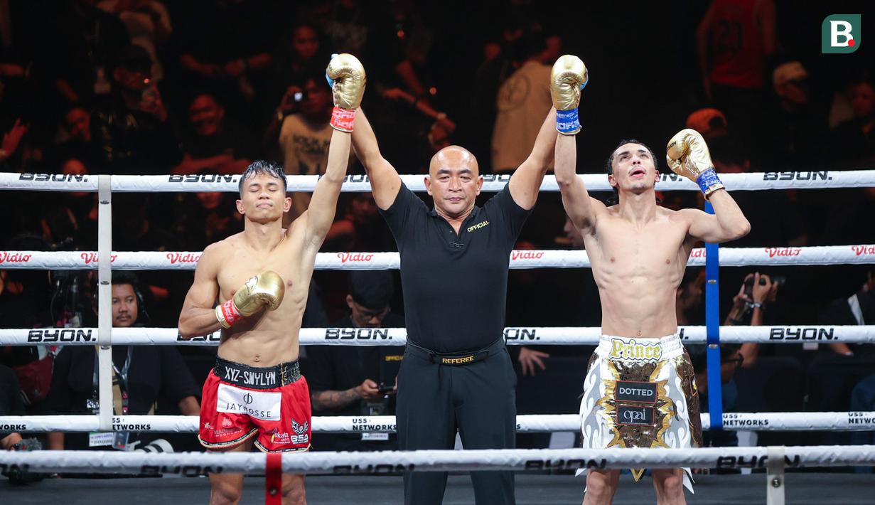 Petarung Indonesia, Ronal Siahaan, saat melawan petarung Malaysia, Putra Abdullah, pada pertandingan Byon Combat Showbiz Vol. 6 di Tennis Indoor Senayan, Jakarta, Sabtu (22/10/2025). (Bola.com/M Iqbal Ichsan)