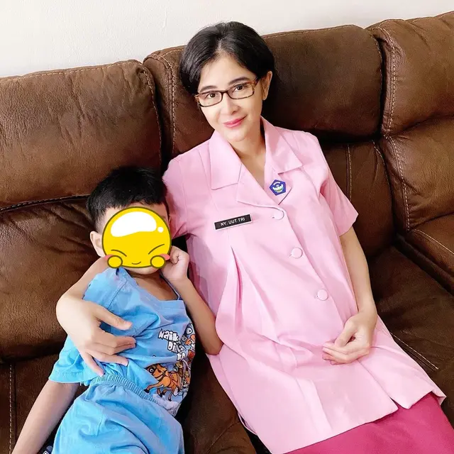 Hamil di Usia 39, Ini 6 Potret Uut Permatasari Pamer Baby Bump