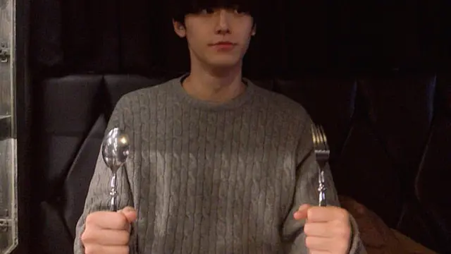 Ide Outfit Boyfriend Material dari Lee Do Hyun. [@ldh_sky]