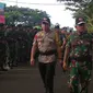 Pangdam III Siliwangi Mayjen TNI Tri Soewandono bersama Kapolda Jawa Barat meninjau pasukan gabungan pengamanan pemilu. (Lliputan6./Achmad Sudarno)