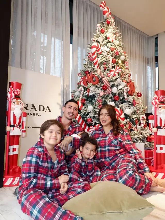 5 Gaya Seleb Rayakan Natal 2024 dengan Anggota Keluarga Baru,  Patricia Gouw hingga Shanju Eks JKT48