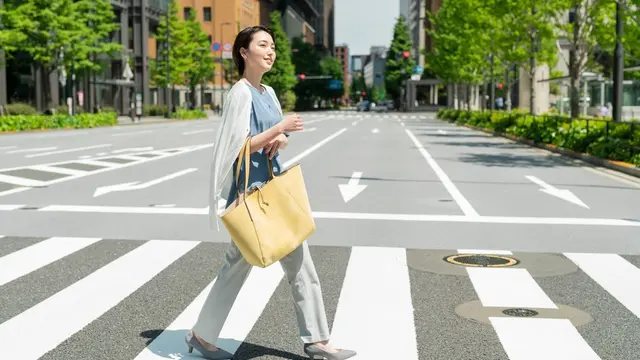 Tips Tampil Stylish dan Profesional Saat Ngantor, Anti Lebay dengan Gaya Fashion yang Tepat