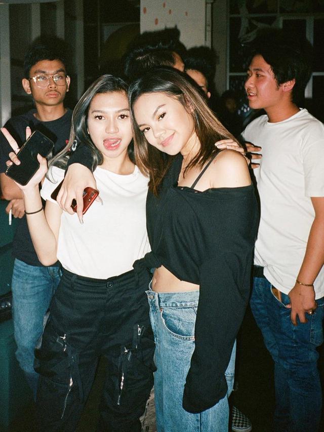 7 Potret Shakilla Astari Kakak Shafa Harris yang Cantik Mempesona