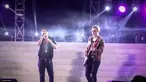 Grup musik Arkarna tampil dalam konser Syukuran Rakyat Salam 3 Jari di kawasan Monas, Jakarta, (20/10/14). (Liputan6.com/Faizal Fanani)