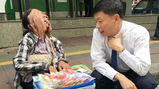 Wajahnya Mencair, Ini Alasan Nenek 63 Tahun Tolak Bantuan Medis