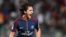 2. Adrien Rabiot (Paris St. Germain) – Awalnya sempat dikabarkan akan pindah ke Barcelona sebelum akhirnya memutuskan untuk bertahan di Paris. Masih 22 tahun namun sudah dipercaya sebagai jenderal lini tengah klub sekelas PSG. (AFP/Franck Fife)