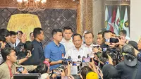 Mendagri Tito Karnavian di Gedung KPU usai pengumuman hasil Pemilu 2024, Rabu malam (20/3/2024). (Merdeka.com/ Rahmat Baihaqi)
